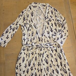 Posh Peanut White and Black Cactus Print Robe